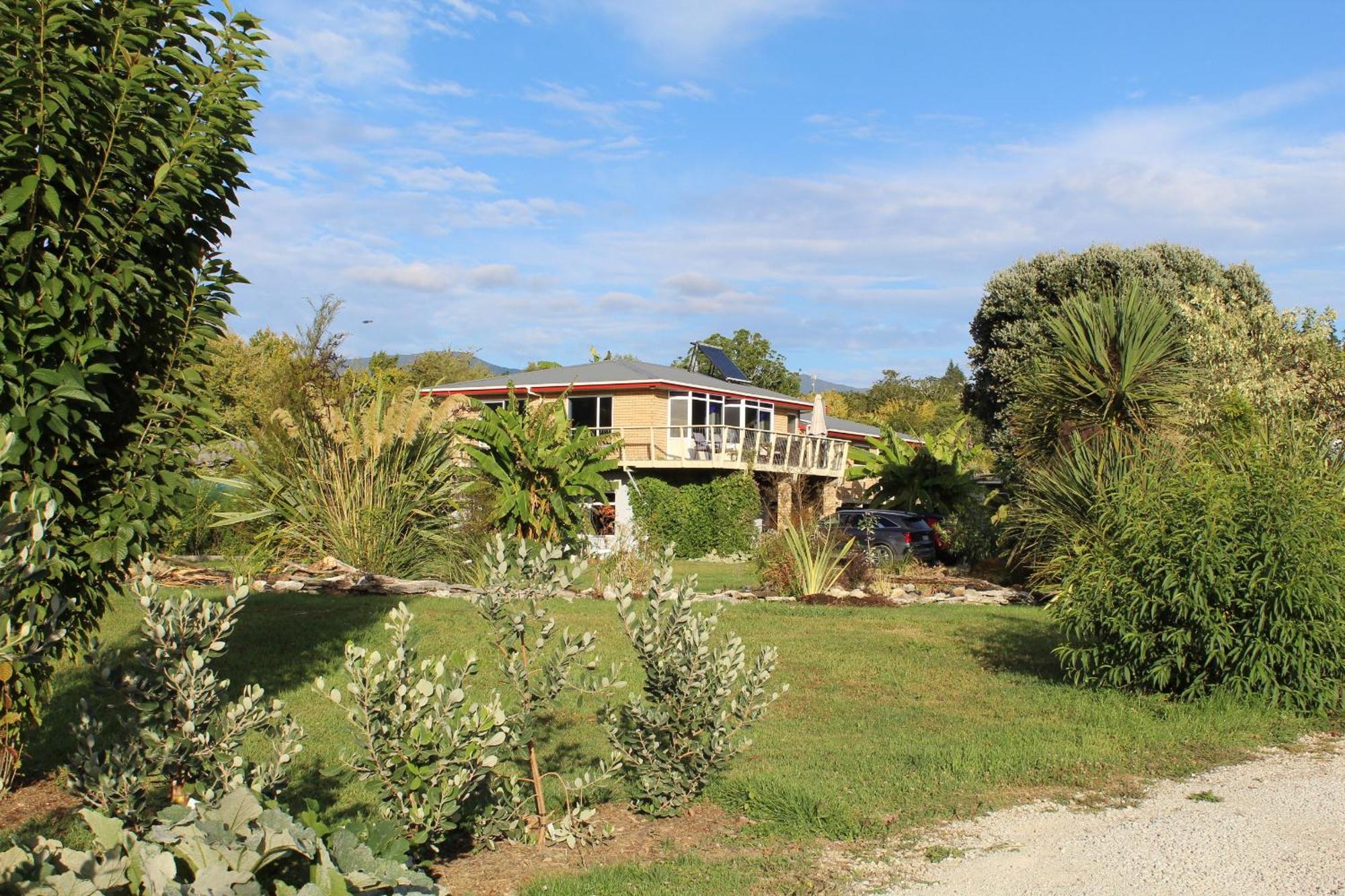 Labyrinth Gardens Guest House Takaka Ngoại thất bức ảnh